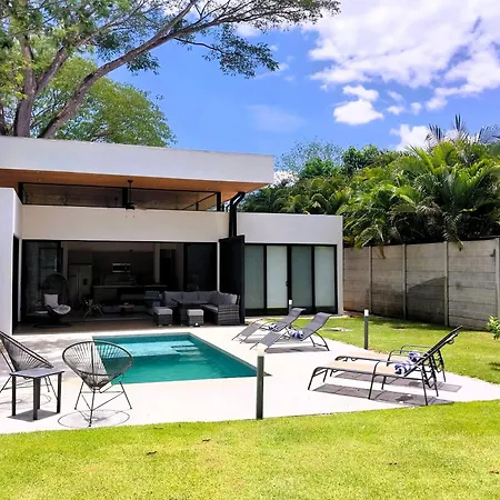 Casa Mobula - Modern Single-Level Home, Private Pool, Near Beach