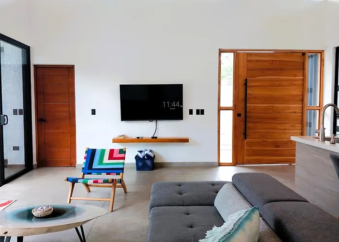 Casa Mobula - Modern Single-level Home, Private Pool, Near Сasa de vacaciones Potrero (Guanacaste)