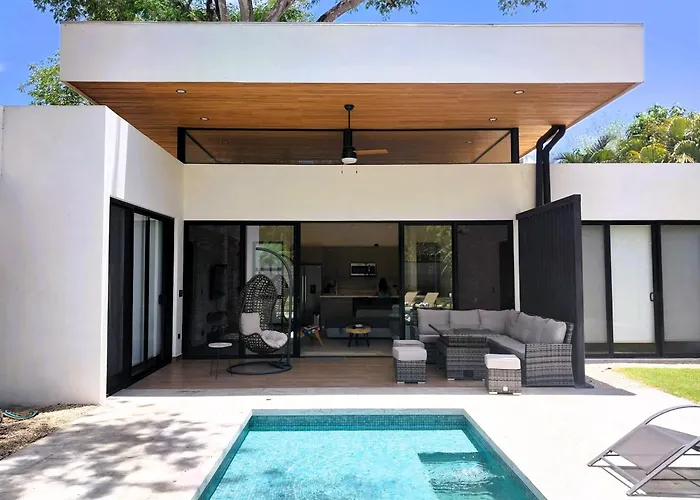 Casa Mobula - Modern Single-level Home, Private Pool, Near Сasa de vacaciones Potrero (Guanacaste)